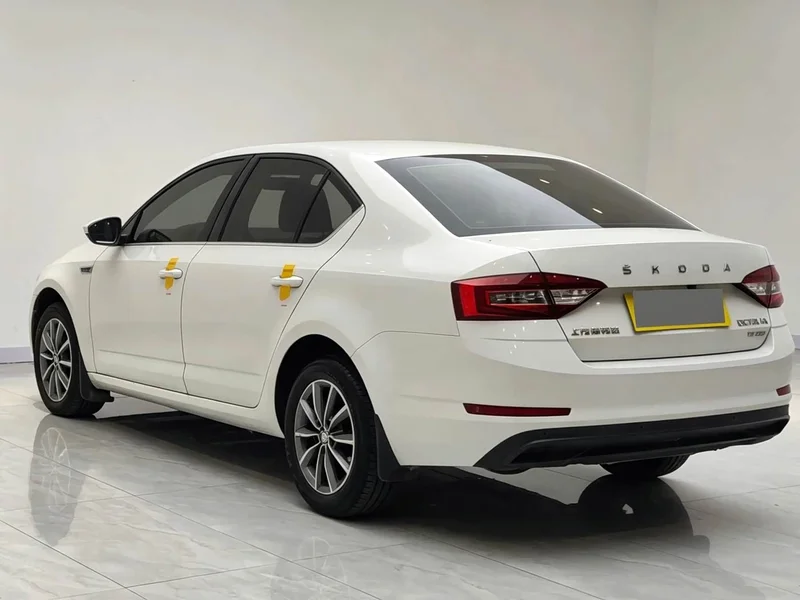 Volkswagen Octavia — фото 7