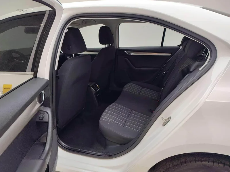 Volkswagen Octavia — фото 9