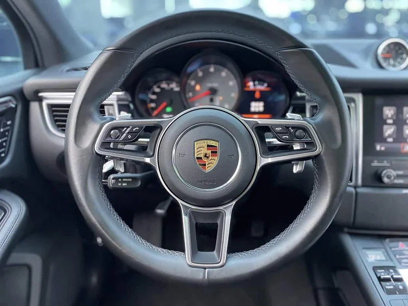 Porsche Macan — фото 16