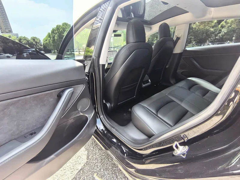 Tesla Model 3 — фото 12