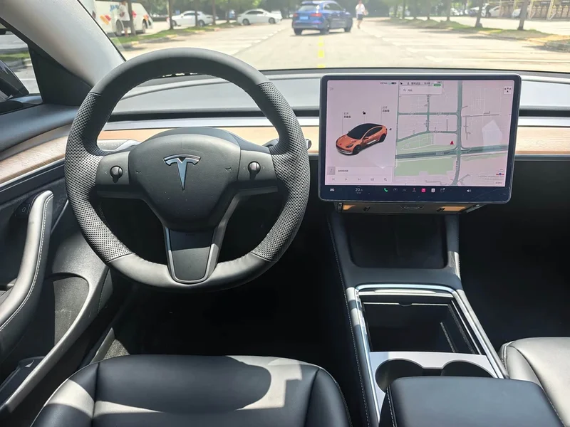 Tesla Model 3 — фото 14