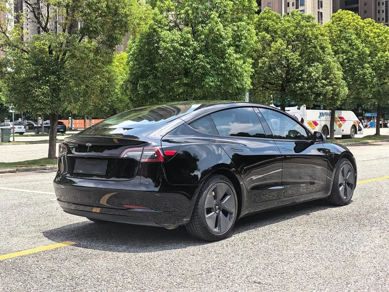 Tesla Model 3 — фото 4