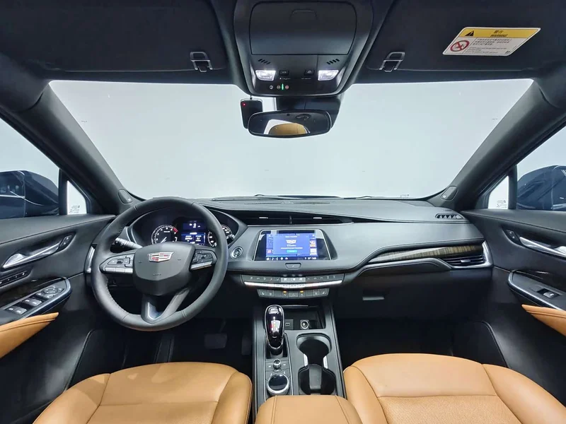 Cadillac XT4 — фото 11