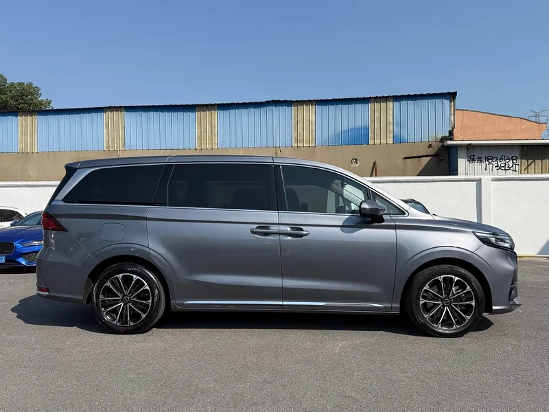 Roewe iMAX8 — фото 9