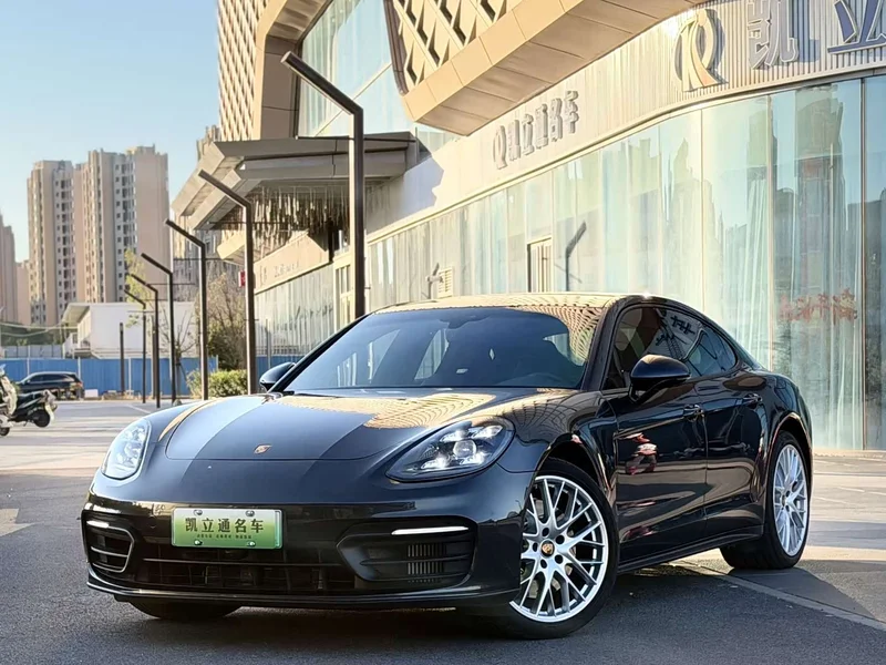 Porsche Panamera — фото 1