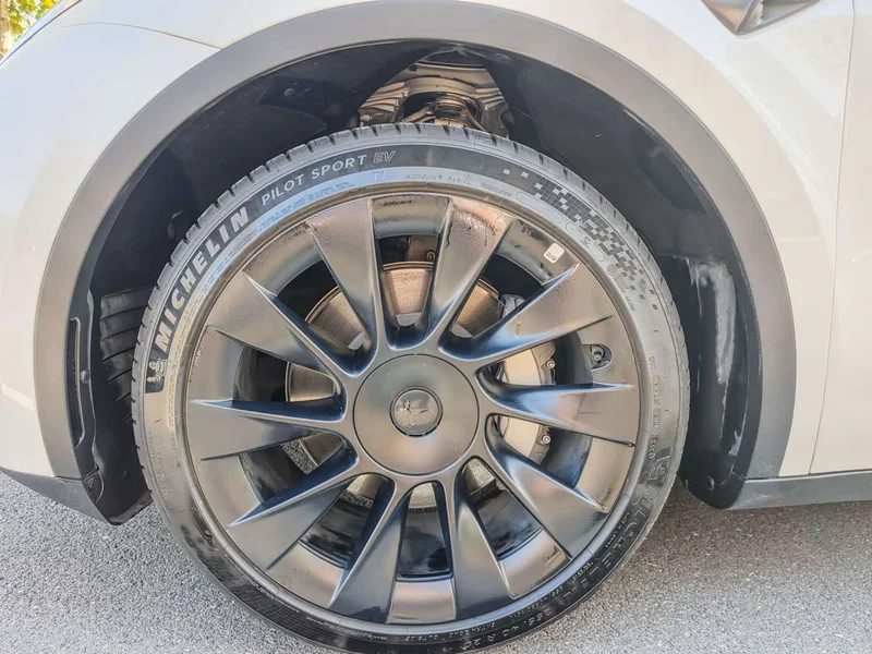 Tesla Model Y — фото 11