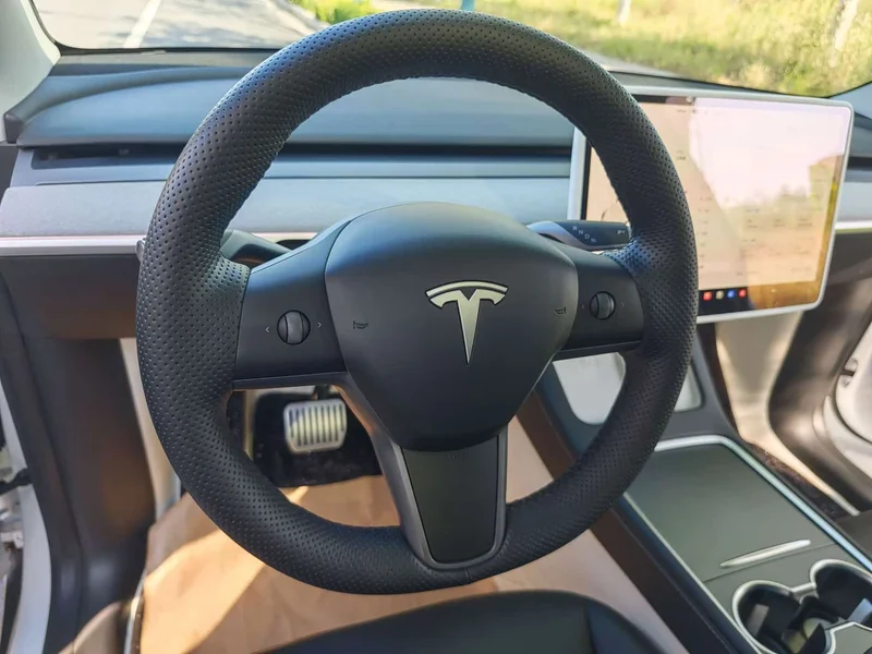 Tesla Model Y — фото 13