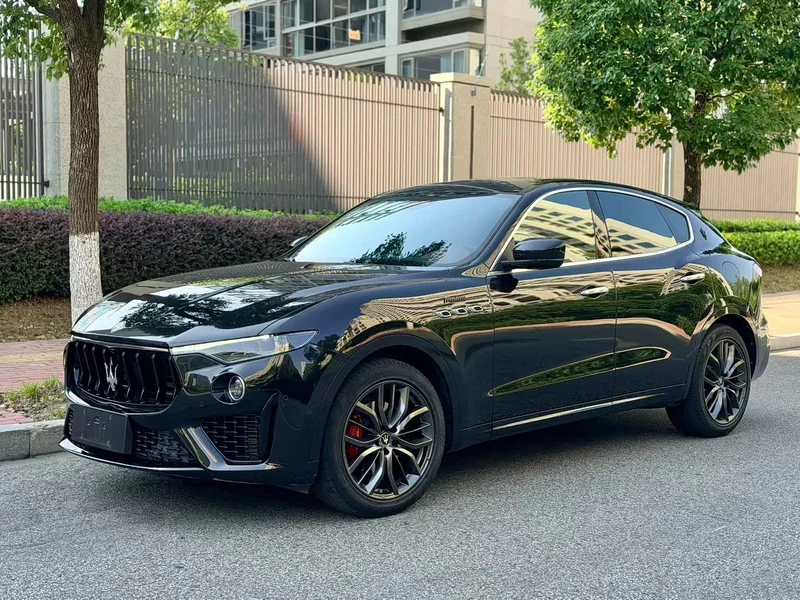 Maserati Levante — фото 1