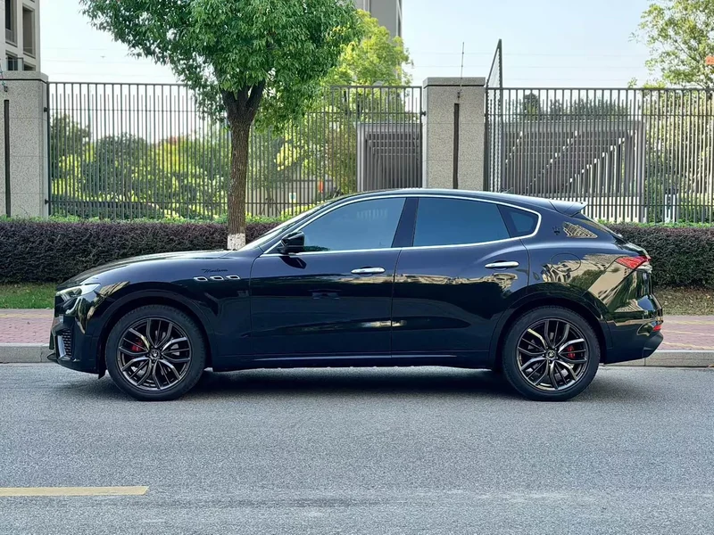 Maserati Levante — фото 10