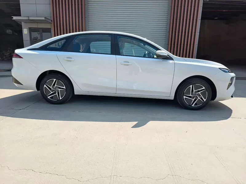 Roewe E6 — фото 3