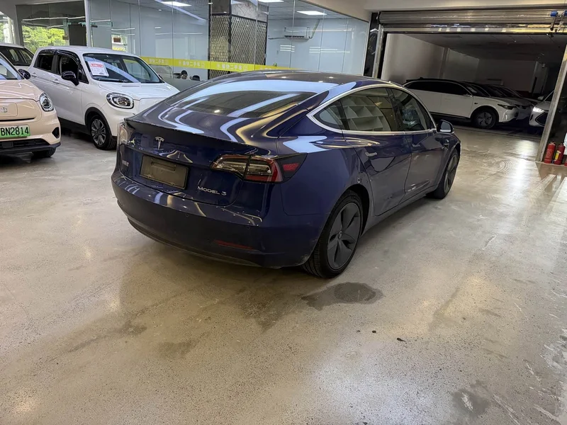 Tesla Model 3 — фото 5