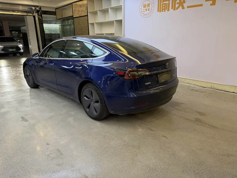 Tesla Model 3 — фото 7