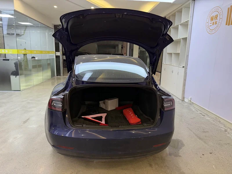 Tesla Model 3 — фото 8