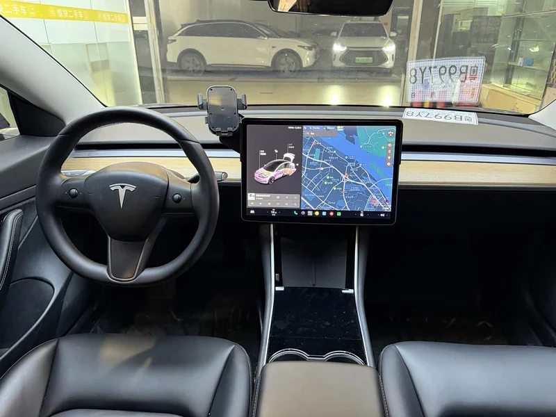 Tesla Model 3 — фото 10