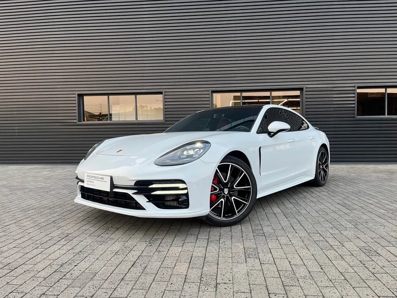 Porsche Panamera — фото 1