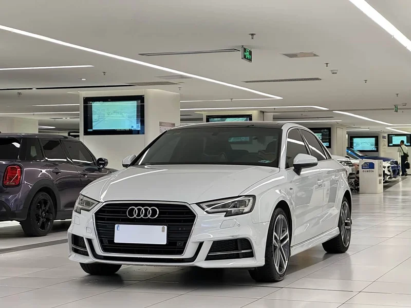 Audi A3 — фото 1