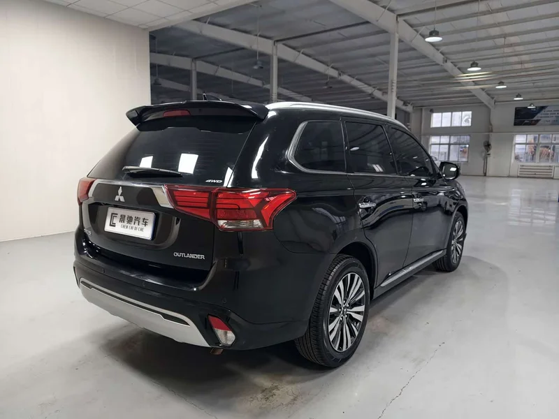 Mitsubishi Outlander — фото 4