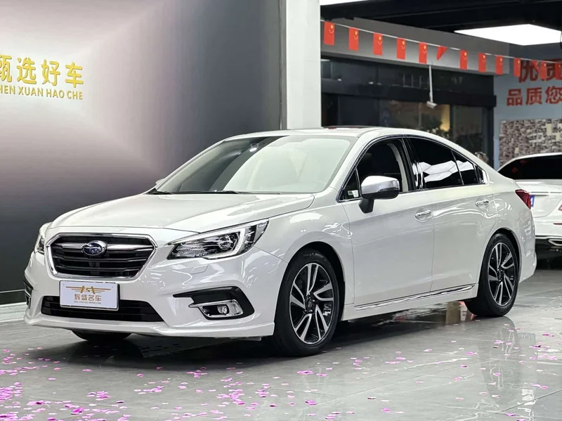 Subaru Legacy — фото 1