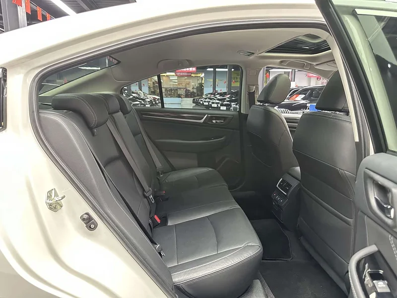 Subaru Legacy — фото 6