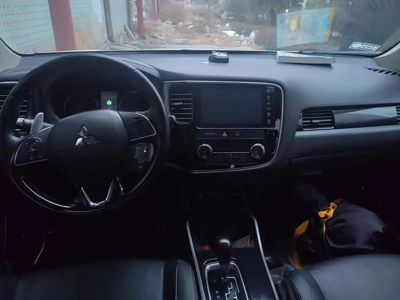 Mitsubishi Outlander — фото 12