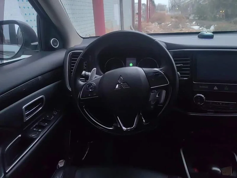 Mitsubishi Outlander — фото 15