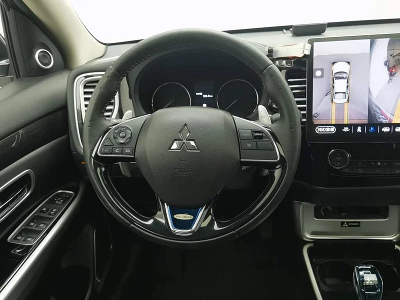 Mitsubishi Outlander — фото 11
