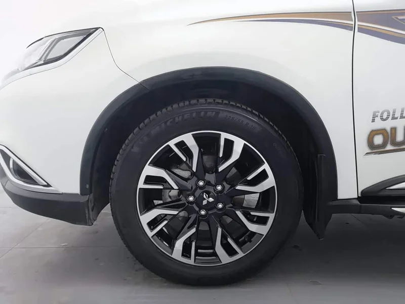 Mitsubishi Outlander — фото 17