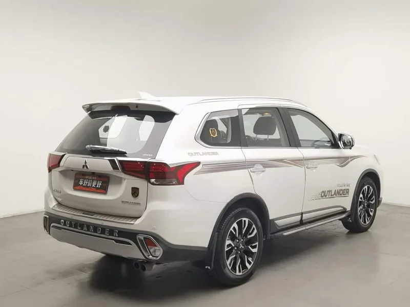 Mitsubishi Outlander — фото 2