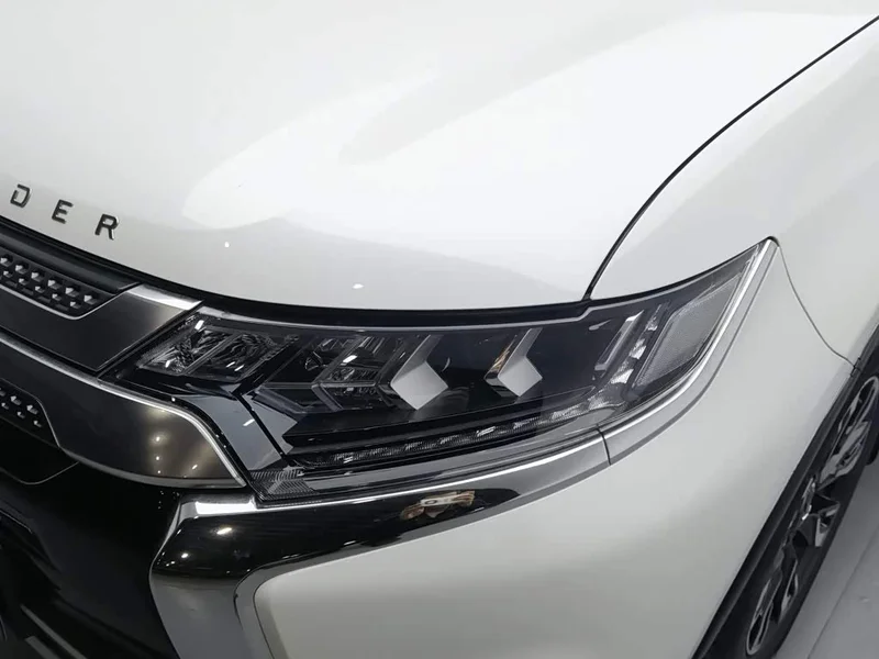 Mitsubishi Outlander — фото 7