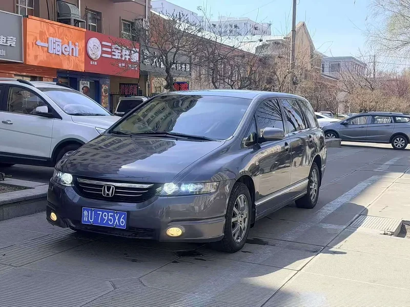 Honda Odyssey — фото 1