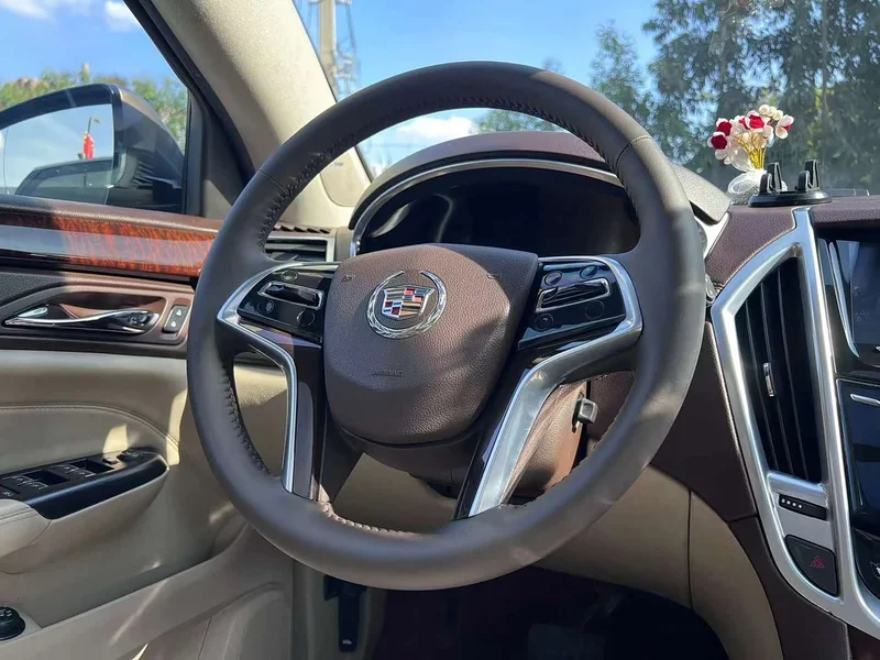 Cadillac SRX — фото 12