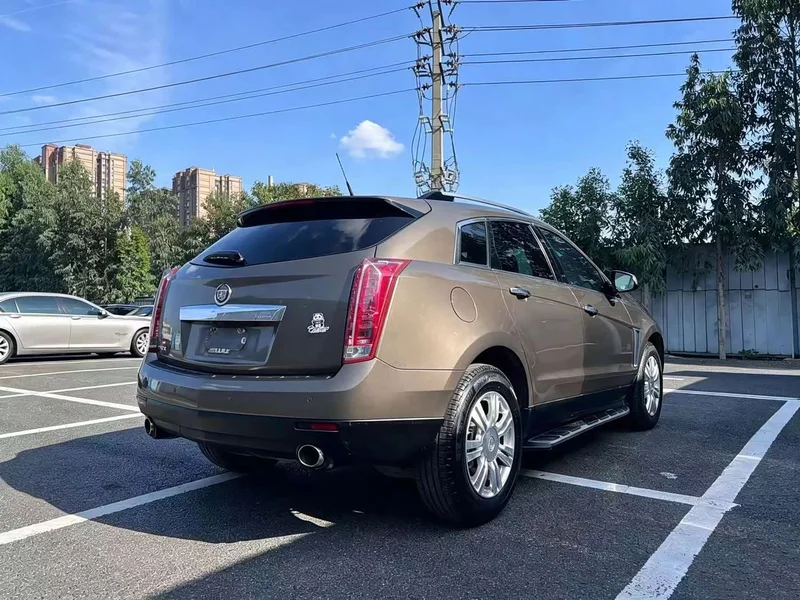 Cadillac SRX — фото 4