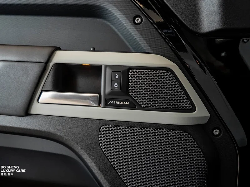 Land Rover Defender — фото 15