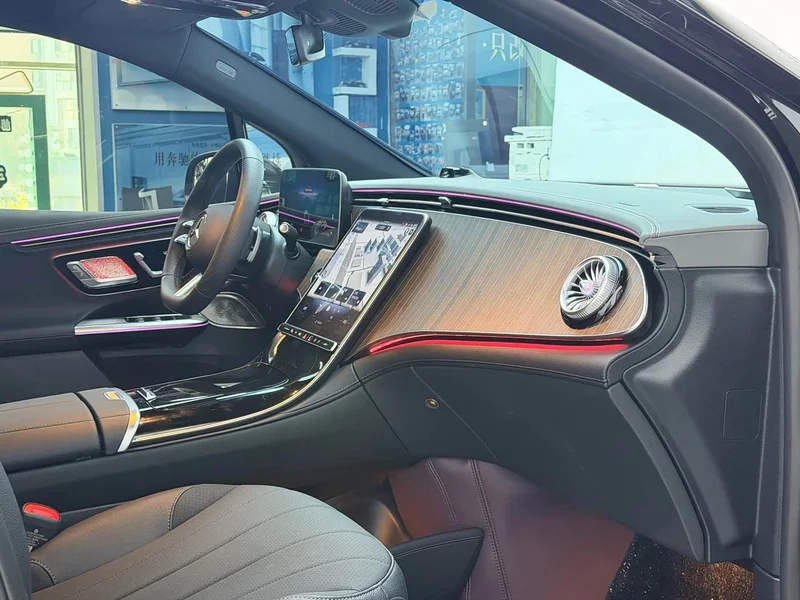 Mercedes-Benz EQE SUV — фото 14