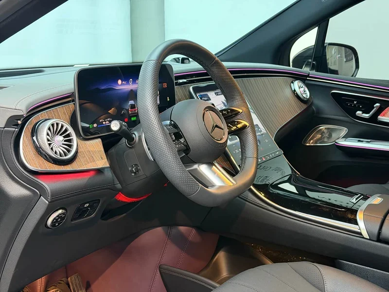 Mercedes-Benz EQE SUV — фото 17