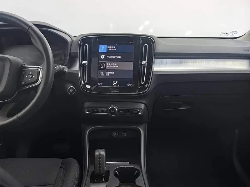Volvo XC40 — фото 12