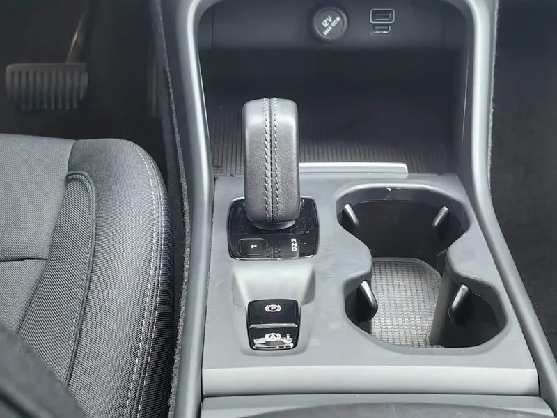 Volvo XC40 — фото 13