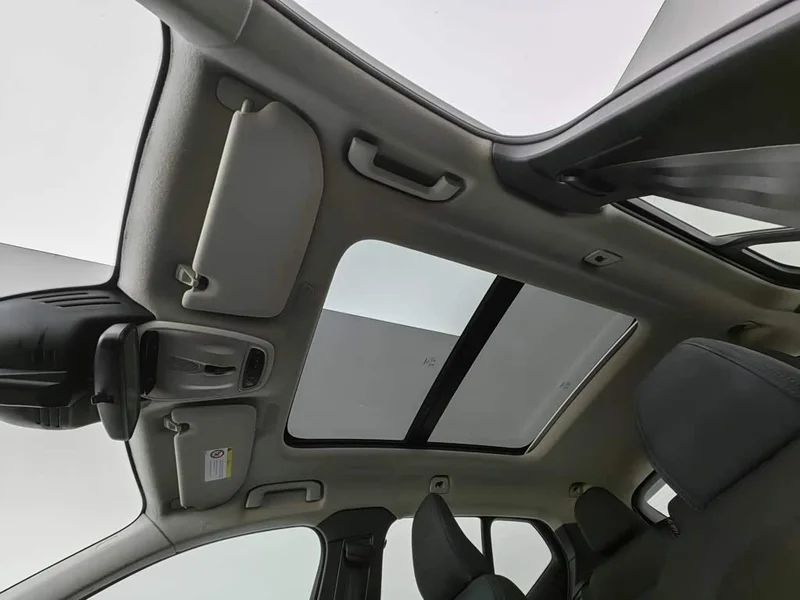 Volvo XC40 — фото 14