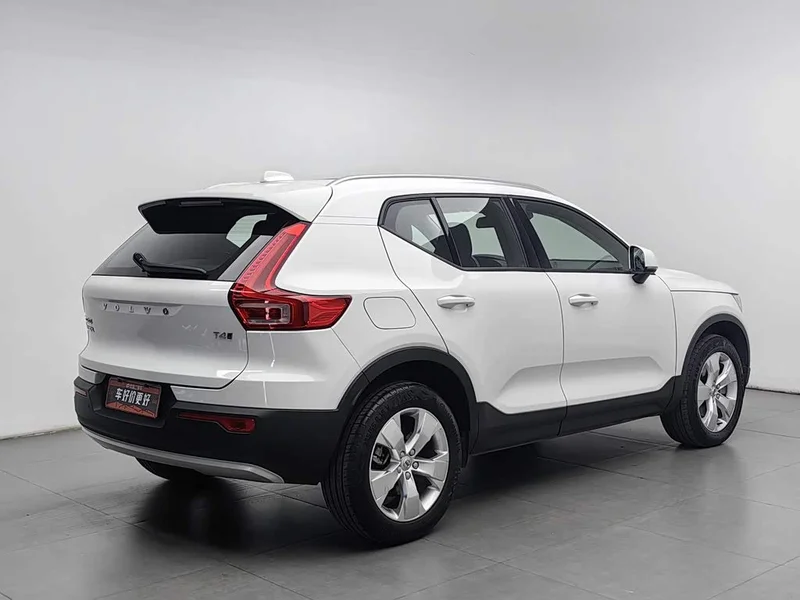 Volvo XC40 — фото 2