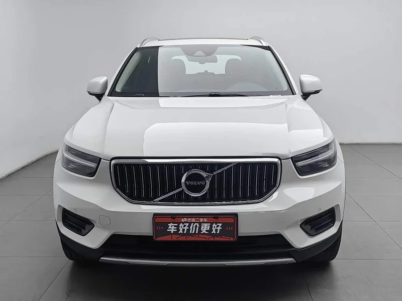Volvo XC40 — фото 3