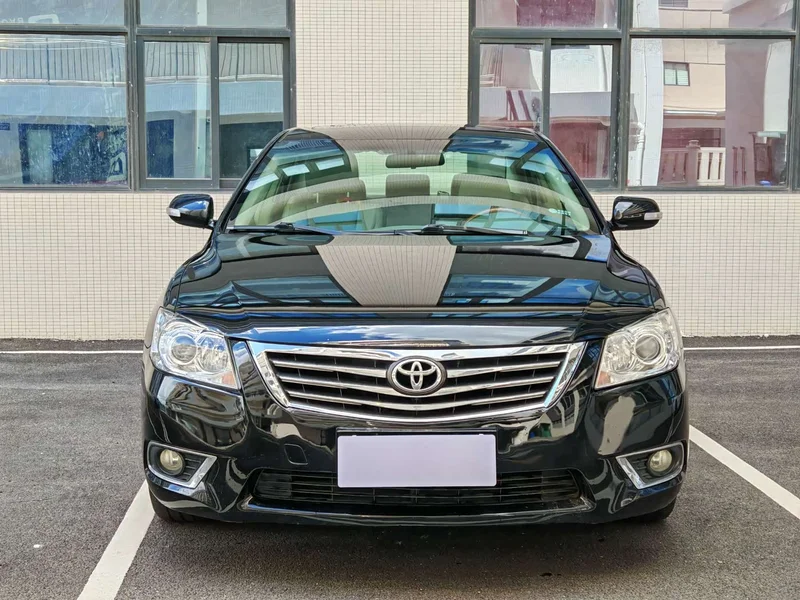 Toyota Camry — фото 2