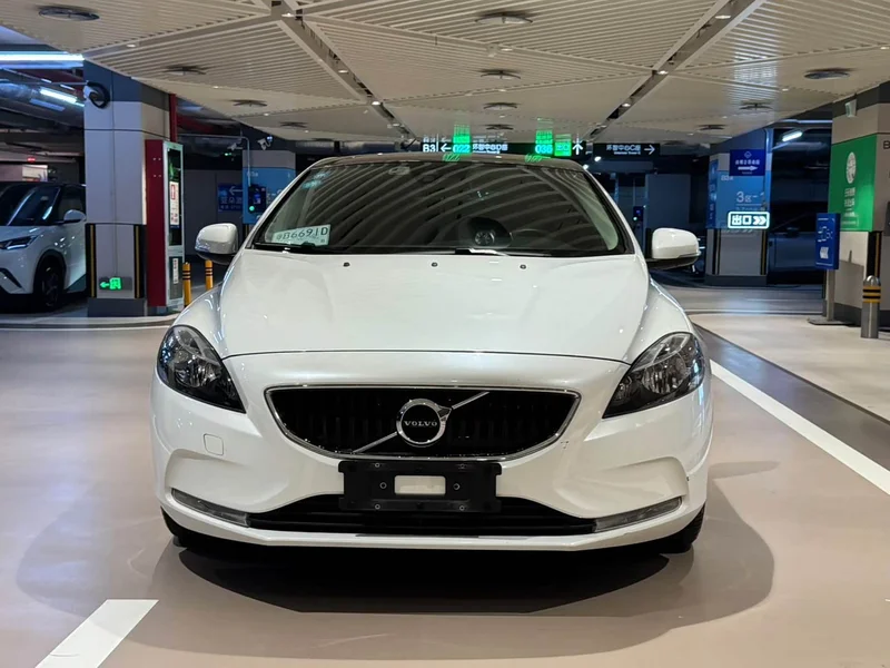 Volvo V40 — фото 2