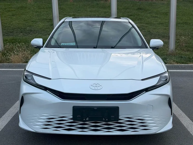 Toyota Camry — фото 2