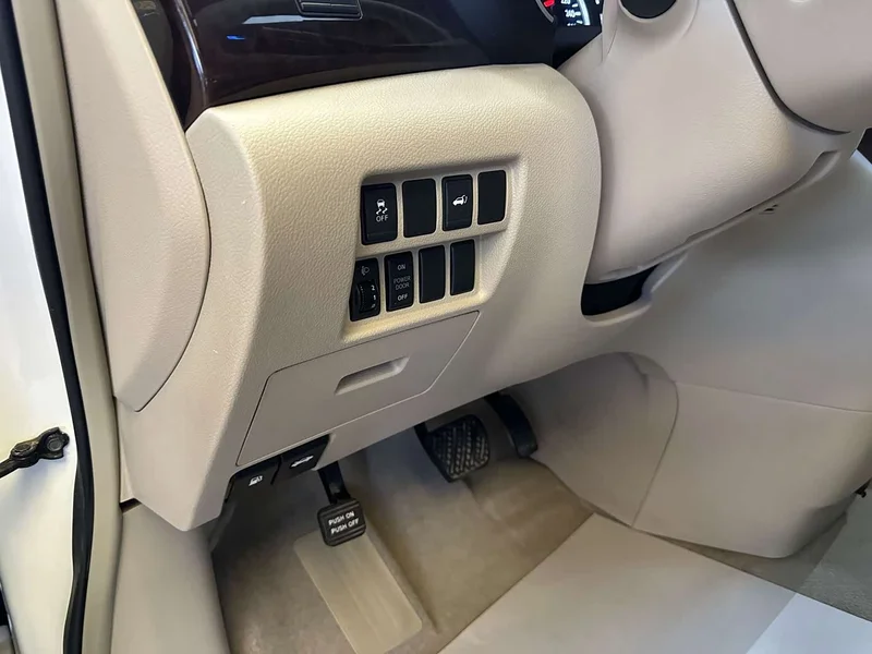 Toyota HiAce GranCabin — фото 14