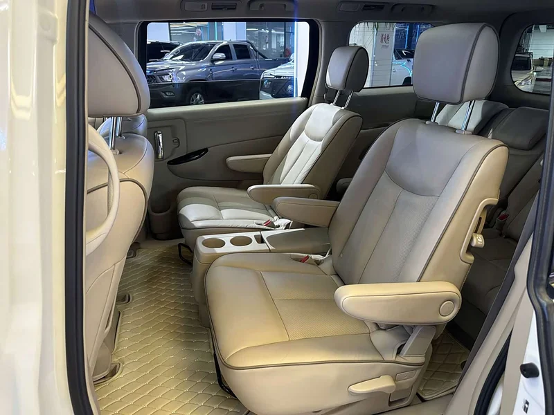 Toyota HiAce GranCabin — фото 19