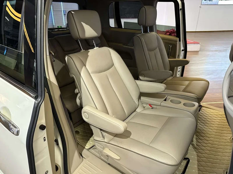 Toyota HiAce GranCabin — фото 21