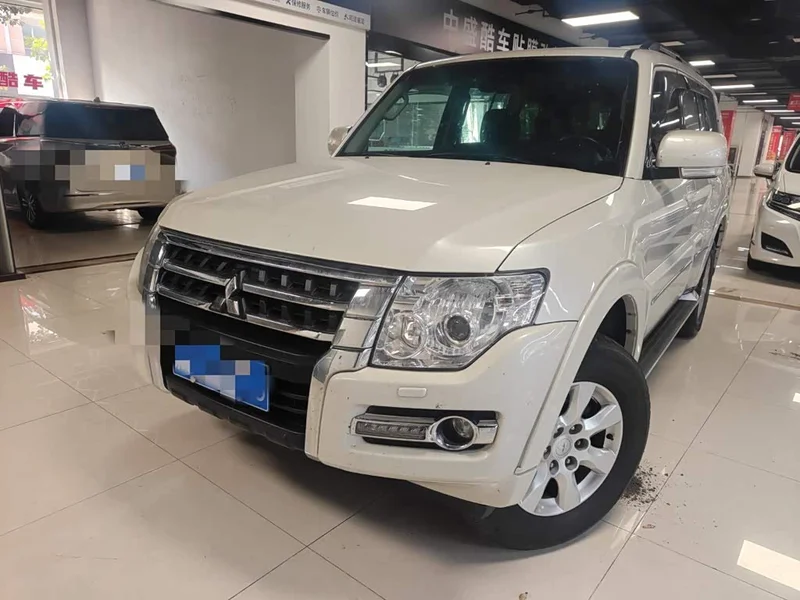Mitsubishi Pajero (Imported) — фото 1