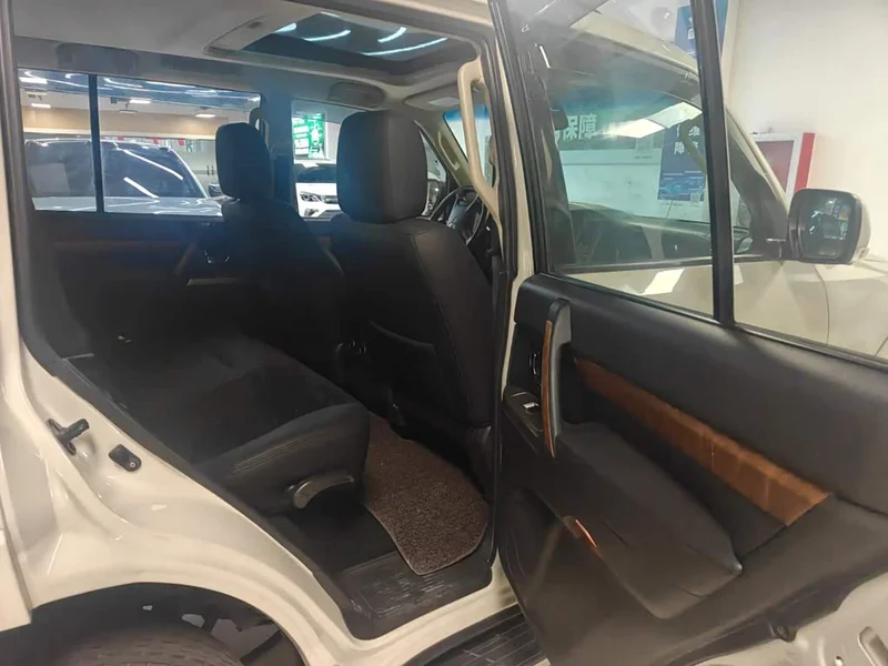 Mitsubishi Pajero (Imported) — фото 10