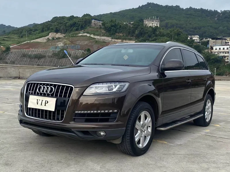 Audi Q7 — фото 1