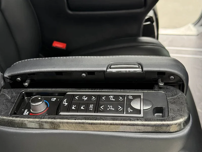 Toyota Sienna — фото 11